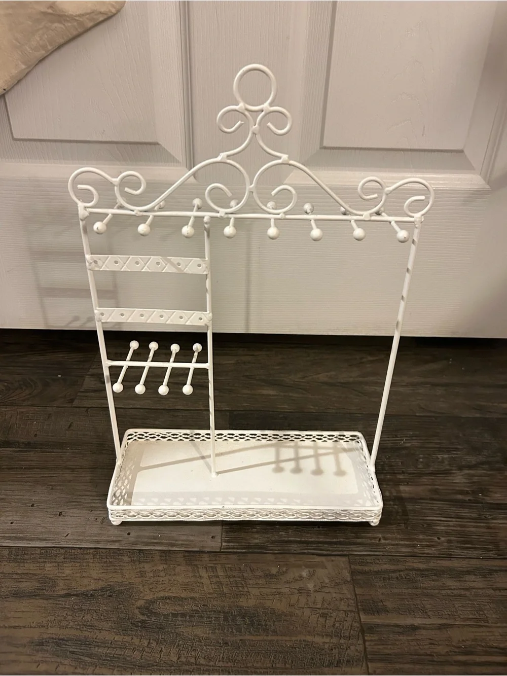 White metal wire jewelry rack
